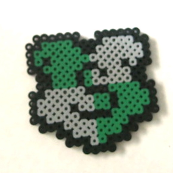 Perler 4 Harry Potter Crest Magnet or Keychain - Picture 2 of 6